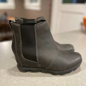 Sorel Joan of Arctic Wedge Chelsea Bootie, Leather, Gray, Size 10.5